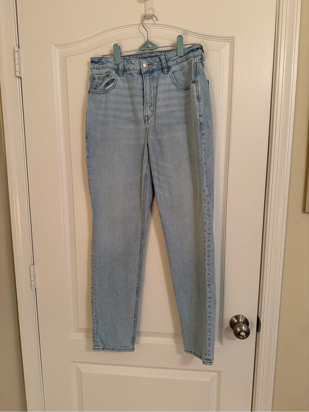 American Eagle Outfitters Light Blue High-Rise Jeans - Strigid Mom Jeans